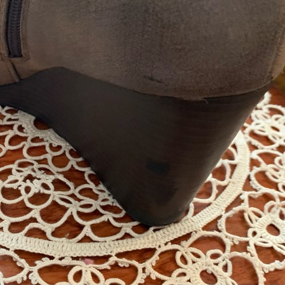 Women’s Brown Boots Sz 9 by “RAMPAGE” - Picture 9 of 10